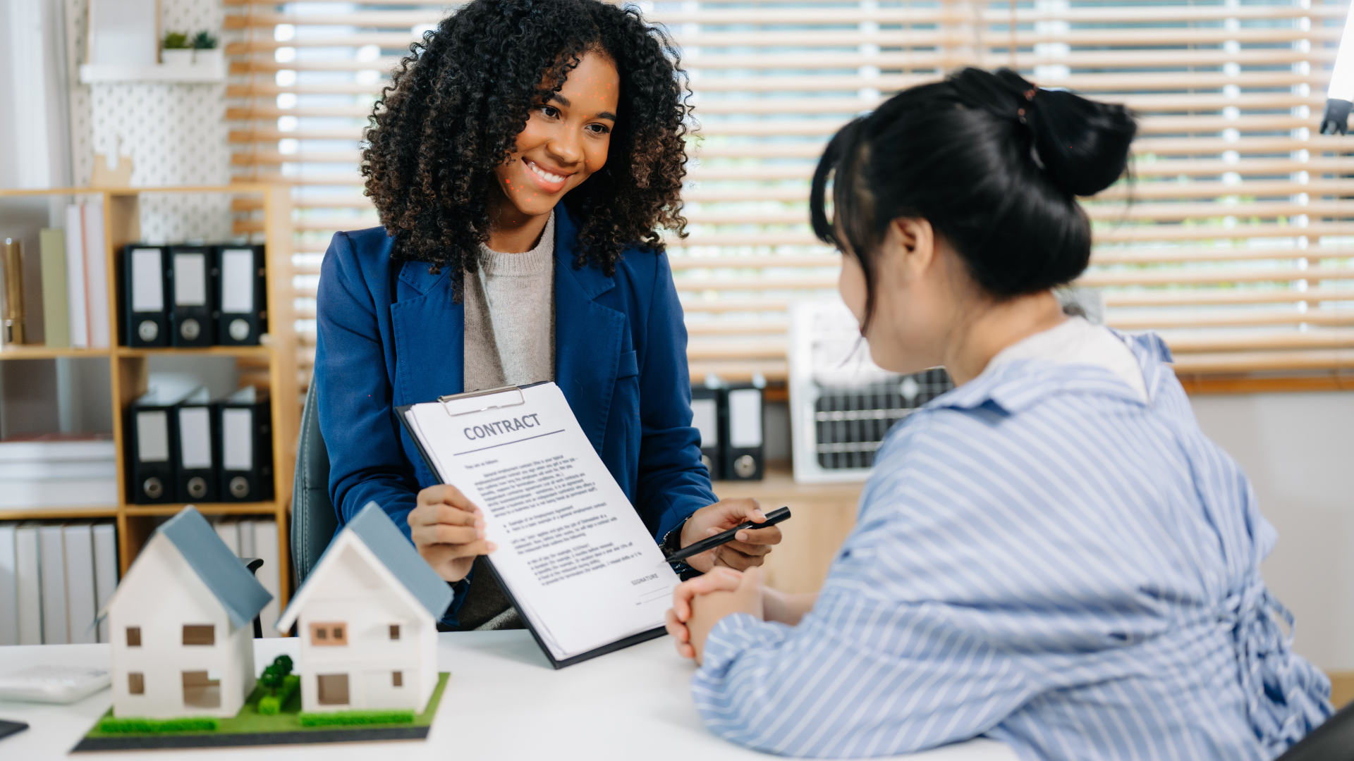 Private consultation visual for adult children and downsizing decisions